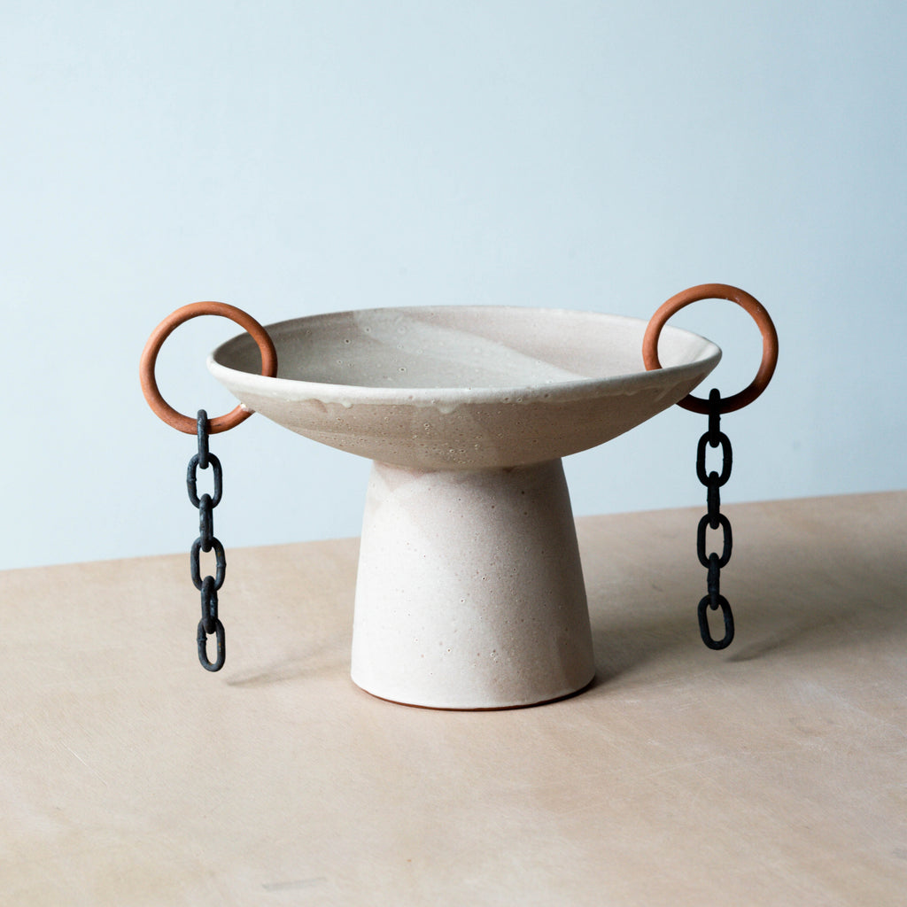 Pedestal bowl with chainlink detail